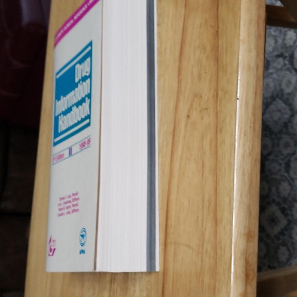 Lexi-comp clinical Drug Information Handbook 1998-1999 - Picture 4 of 4